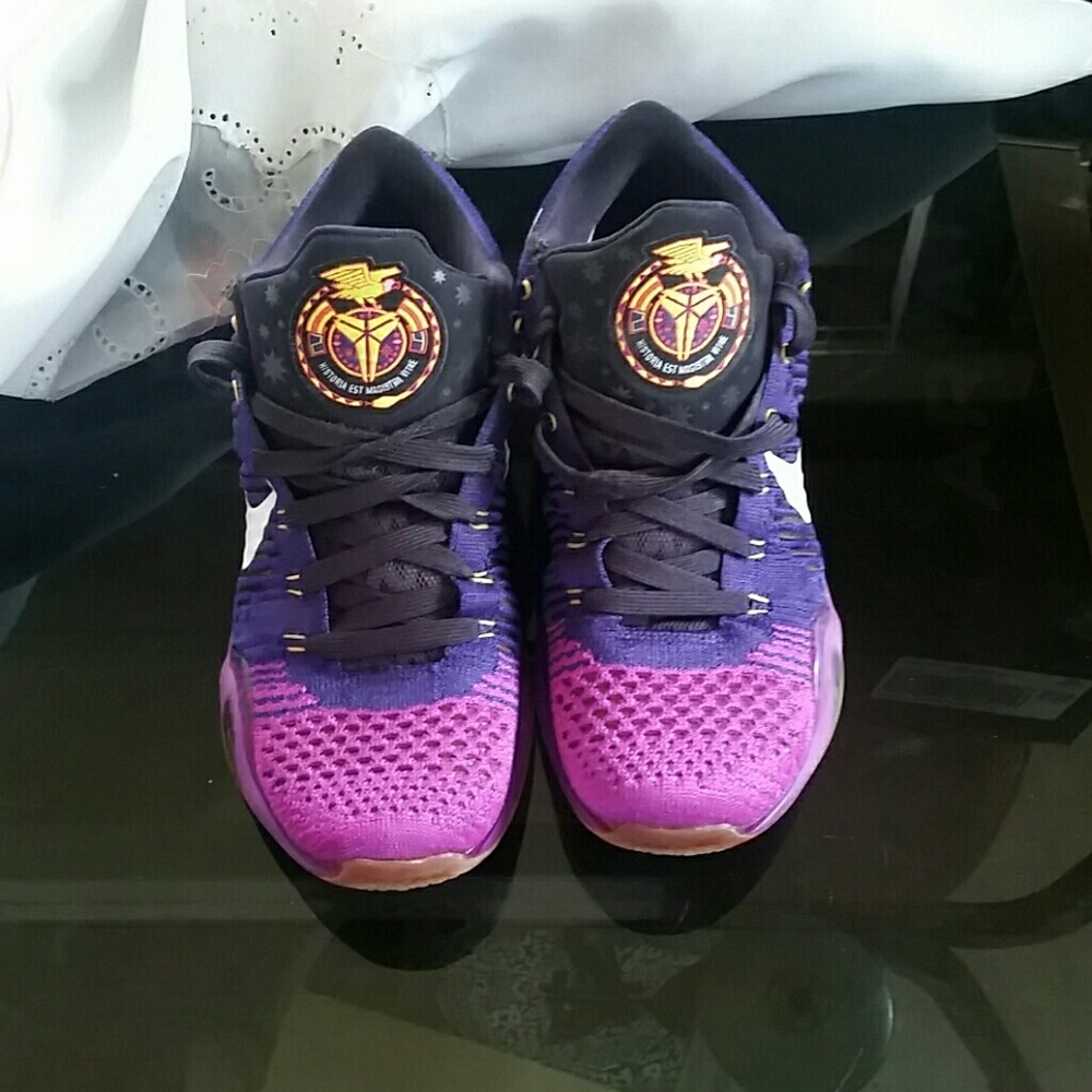 Nike kobe purple basketball shoes